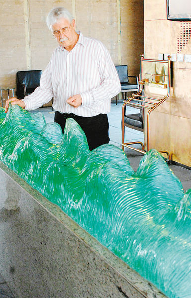 雕塑藝術(shù)大師和他的作品。記者 張波 攝